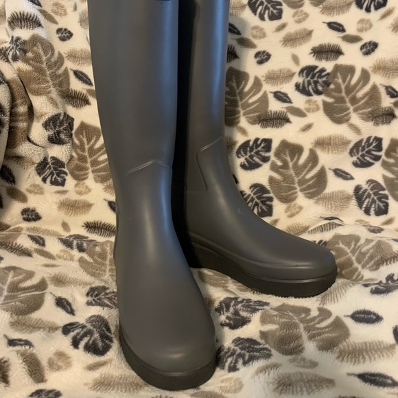 Hunter Refined Creeper Tall Rain Boots in Stratus - Picture 2 of 13